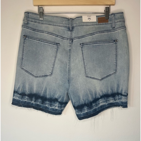 Judy Blue Mid Rise Distressed Two-Tone Tie Dye Light Wash Shorts Size 2XL NWT - Picture 6 of 9